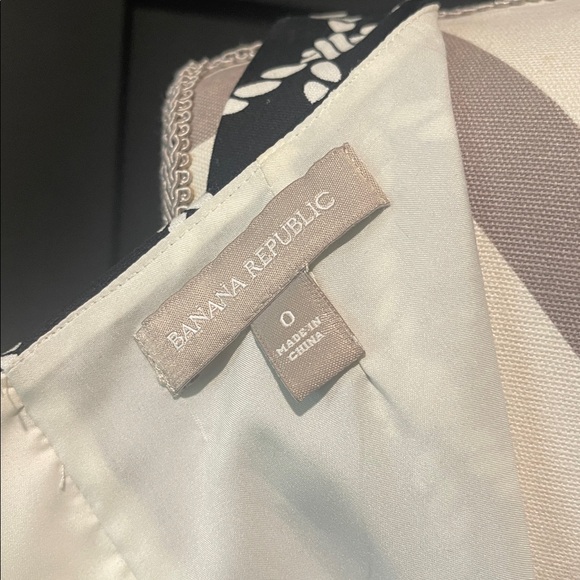 Banana Republic Black and White Geometric Midi Dress - Picture 6 of 7